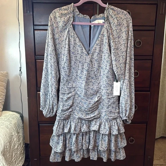ASTR The Label Floral Blue Dress with Ruffle Hem Size L - Picture 3 of 13